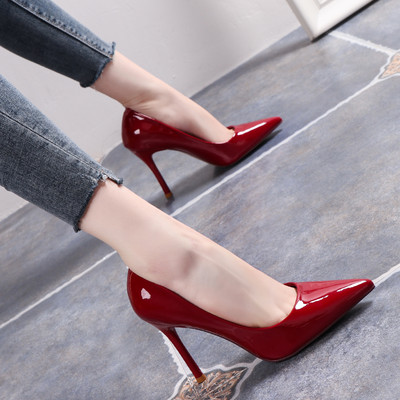 Lakkbőr női magassarkú cipő