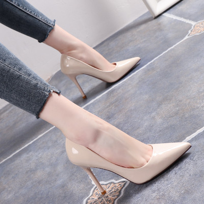 Lakkbőr női magassarkú cipő