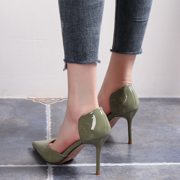 Elegantne ženske lakirane cipele na visoku petu - 8 cm