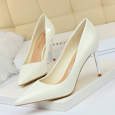 Γυναικεία κομψά παπούτσια με μυτερά μοντέλα με τακούνι 9 cm