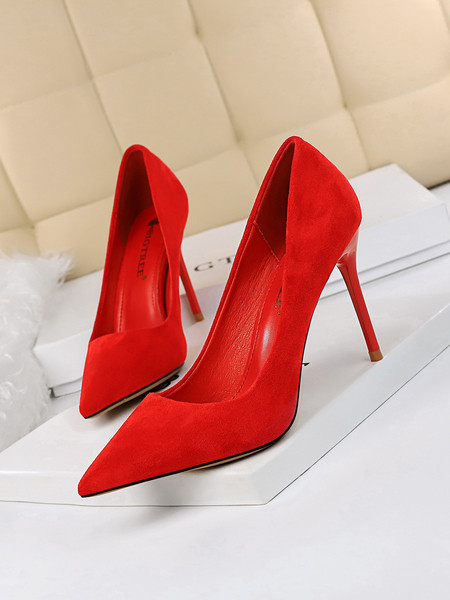 Γυναικεία κομψά παπούτσια με μυτερά μοντέλα με τακούνι 9 cm