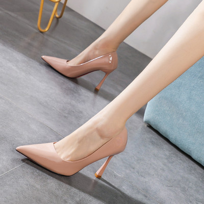 Stílusos női cipő vékony sarkú - tiszta modell