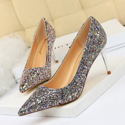 Fényes női magassarkú cipő két modellben