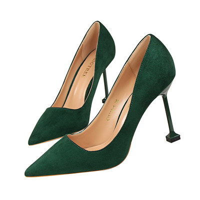 Κλασικό μοντέλο γυναικεία παπούτσια με τακούνι