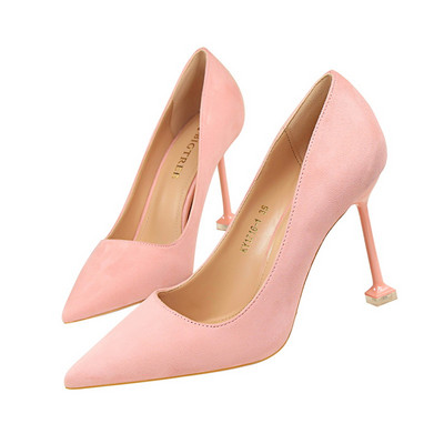 Κλασικό μοντέλο γυναικεία παπούτσια με τακούνι