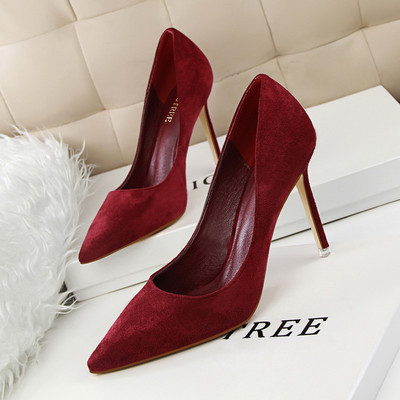 Κλασικό μοντέλο γυναικεία παπούτσια με τακούνι