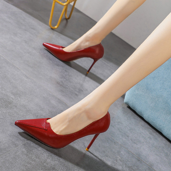 Női bőr cipő magas sarkú - hegyes modell