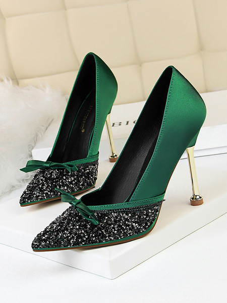 Modern női cipő kövekkel és fém sarokkal