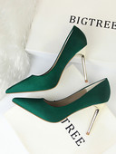 Aktuális női magassarkú cipő két modellben