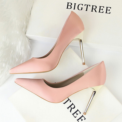 Aktuális női magassarkú cipő két modellben