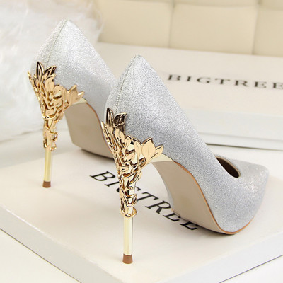 Aktuális női magassarkú cipő két modellben