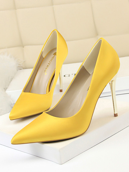 Aktuális női magassarkú cipő két modellben