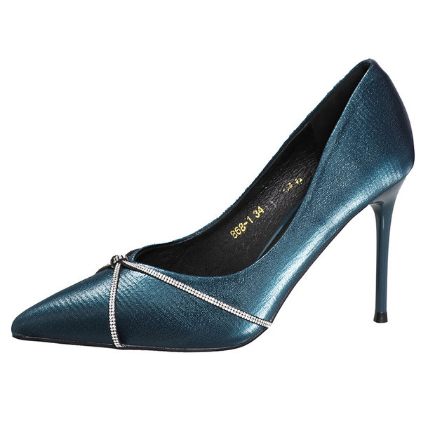 Stílusos női hegyes cipő három színben