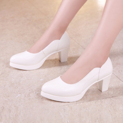 Ženske cipele od eko kože, model zaobljene platforme i visoke pete