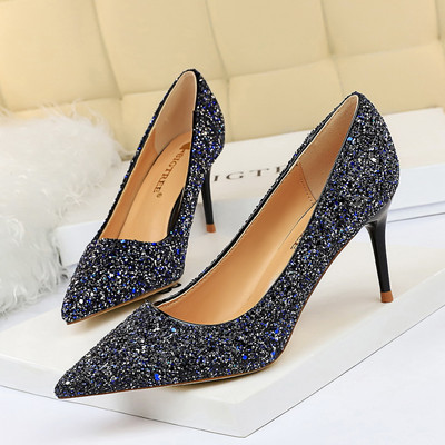 Fényes női cipő 9,5 cm sarokkal - hegyes modell