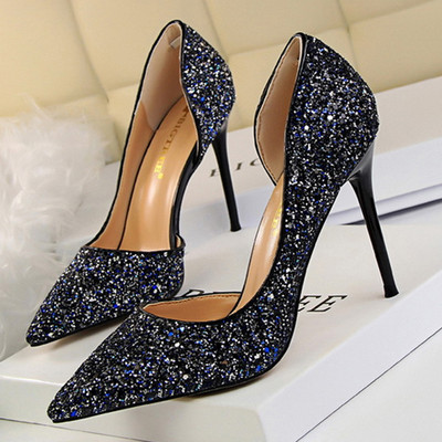 Fényes női cipő 9,5 cm sarokkal - hegyes modell