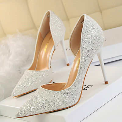 Fényes női cipő 9,5 cm sarokkal - hegyes modell