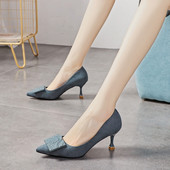 Modern női hegyes cipő 6 cm sarokkal