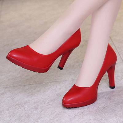 Μοντέρνα γυναικεία παπούτσια με ύψος 8 cm