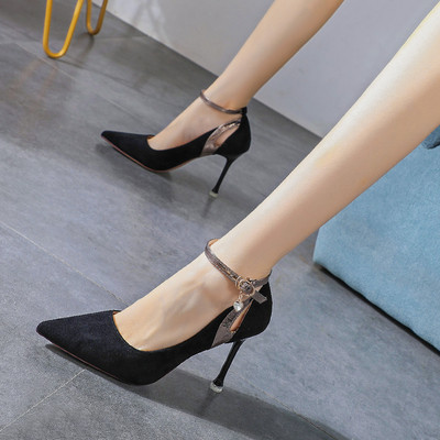 Aktuális csatos női cipő