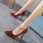 Novi model ženskih cipela sa kamenčićima i kopčom