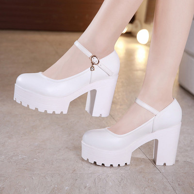 Női cipő lekerekített modell pánttal és csattal