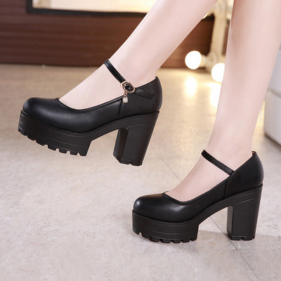 Női cipő lekerekített modell pánttal és csattal