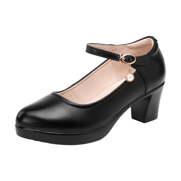 Μοντέρνα γυναικεία παπούτσια με αγκράφα και τακούνι 6 και 12 cm