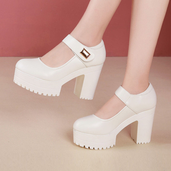 Pantofi de dama rotunjiti cu bretele si decor metalic