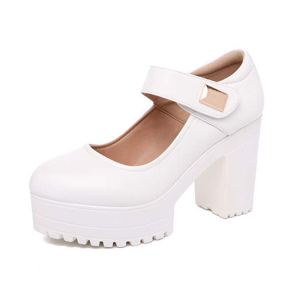 Pantofi de dama rotunjiti cu bretele si decor metalic