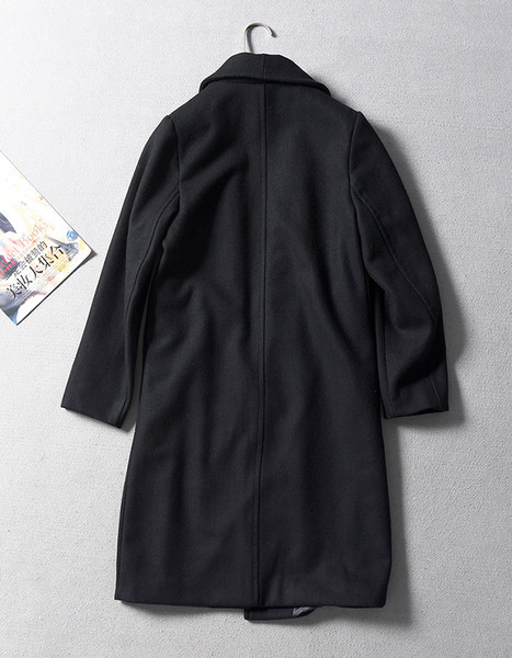 Modern női hosszú kabát fekete zsebekkel