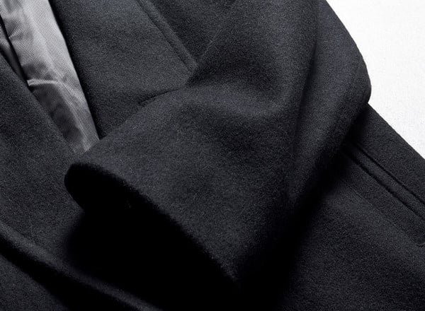 Modern női hosszú kabát fekete zsebekkel