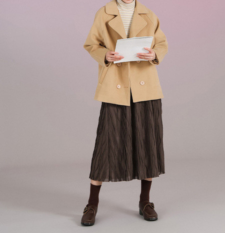 Női rövid gombos kabát - barna színű