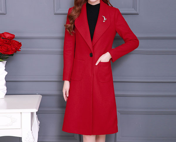 Modern női gyapjúkabát zsebekkel