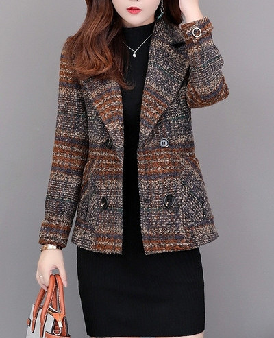 Модерно дамско палто с джобове и шпиц деколте