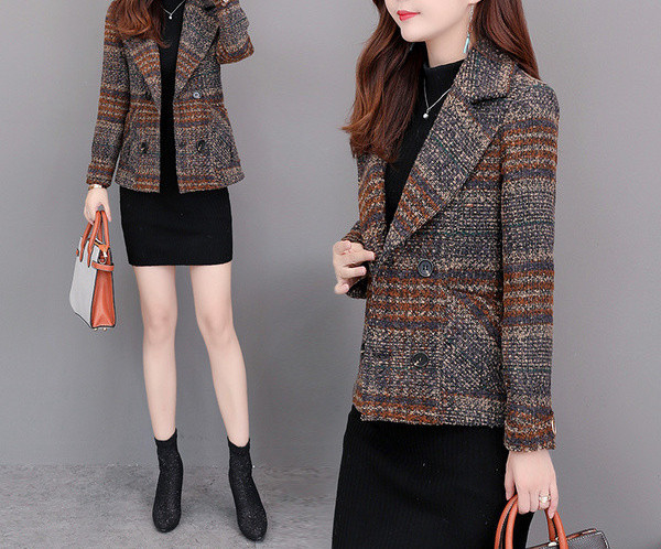 Модерно дамско палто с джобове и шпиц деколте