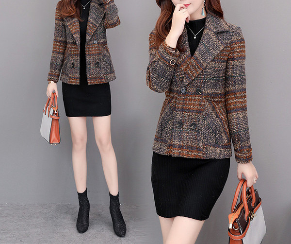 Модерно дамско палто с джобове и шпиц деколте