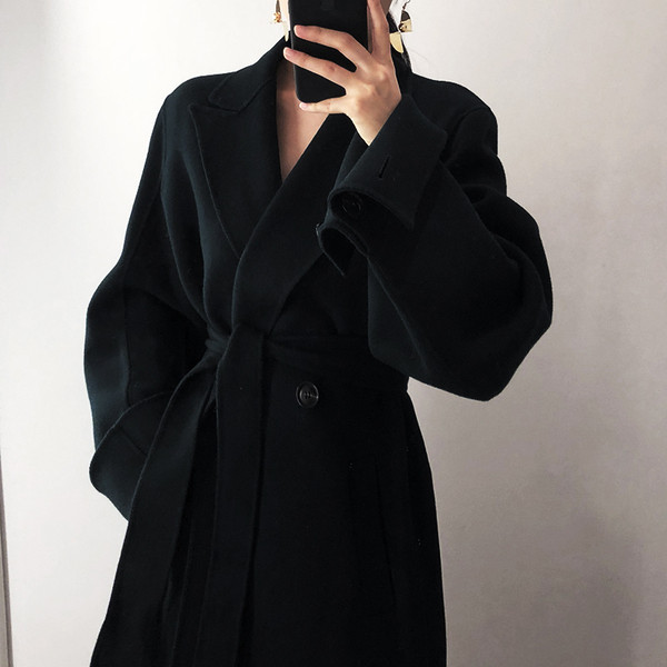 Актуално дамско палто дълъг модел с колан на талията