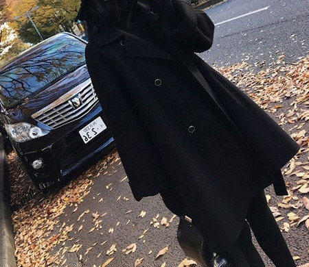 Дамско модерно палто с копчета и колан в черен цвят