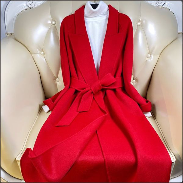 Модерно дамско палто с колан и дълъг ръкав