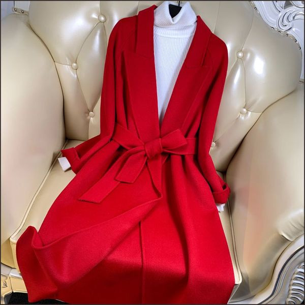 Модерно дамско палто с колан и дълъг ръкав