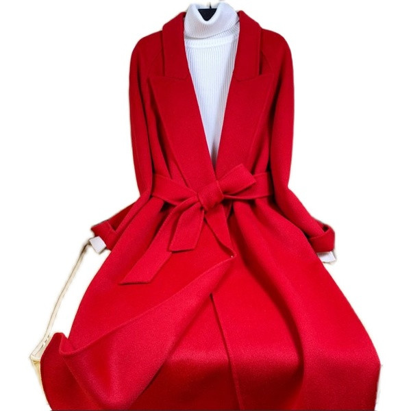 Модерно дамско палто с колан и дълъг ръкав