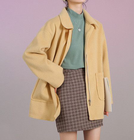 Női kabát klasszikus gallérral - sárga színű