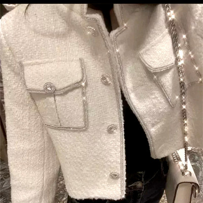 Нов модел дамско късо палто с джобове в бял цвят