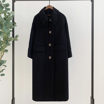 Fekete női kabát gombokkal, két modellben