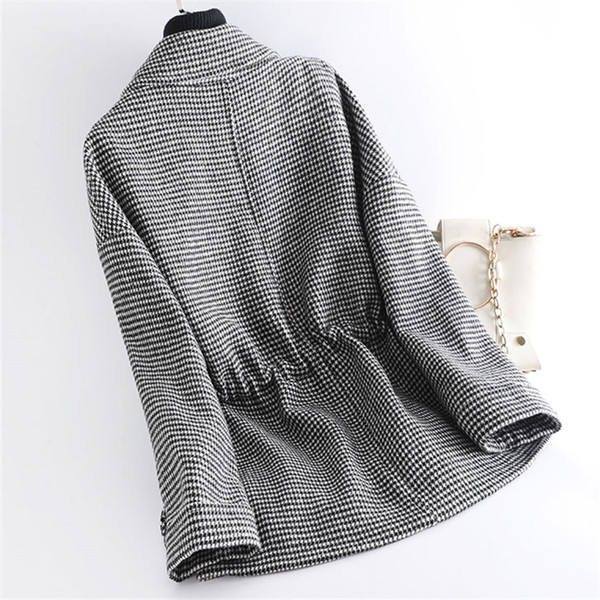 Modern női kabát rövid modell, derékban megkötővel