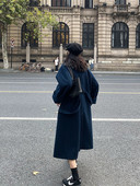 Stílusos női gyapjúkabát gombokkal