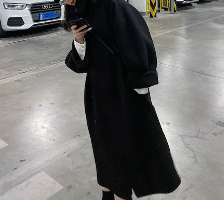 Stílusos női gyapjúkabát gombokkal