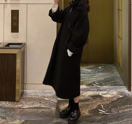 Stílusos női gyapjúkabát gombokkal