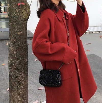 Stílusos női hosszú kabát gombokkal és zsebekkel, két színben